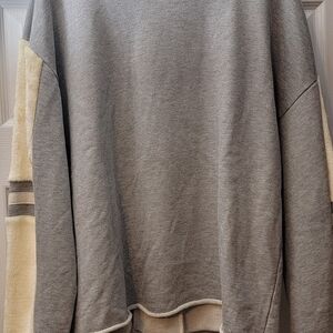 POL Women's Heather Gray and Cream Crewneck Top